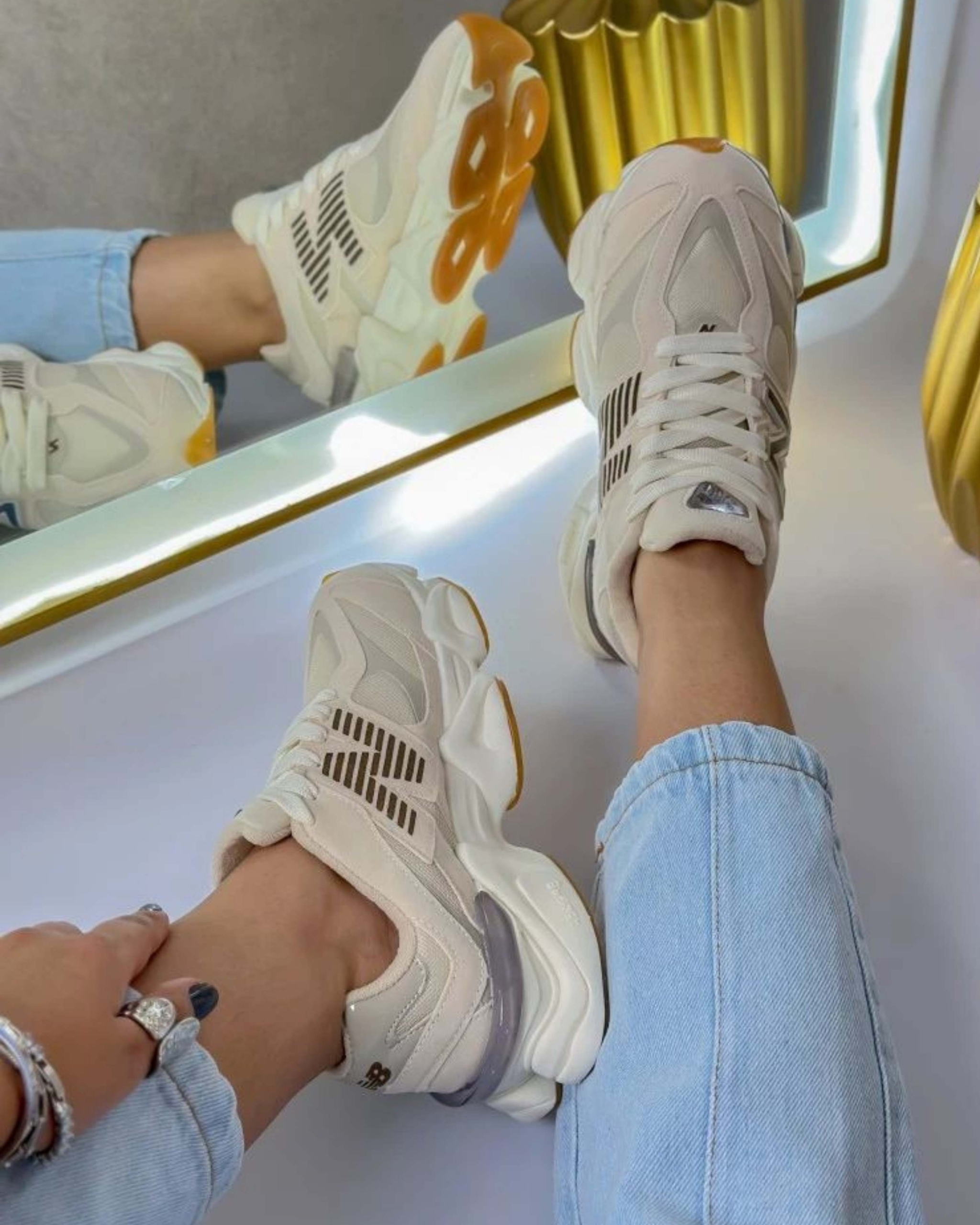 New Balance 9060 Creme - Image 3