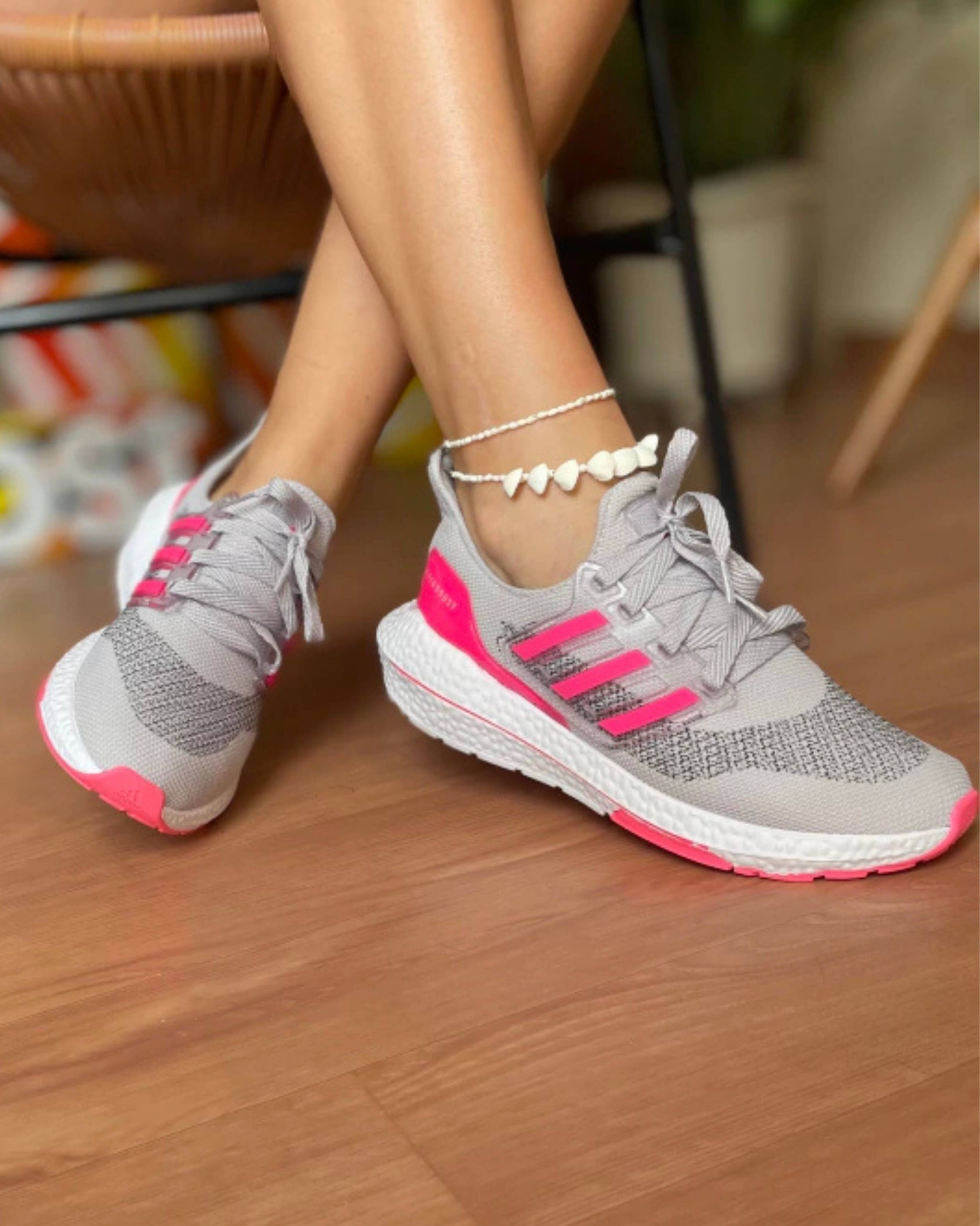 Tênis Adidas Ultraboost - Image 3